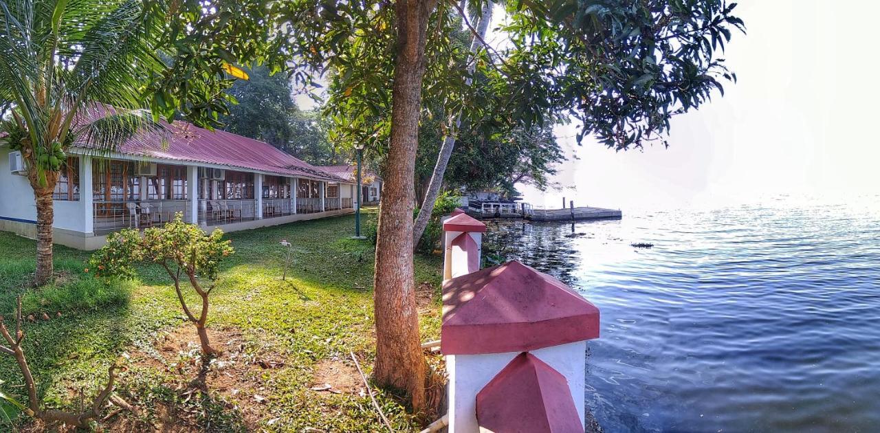 Ktdc Kumarakom Gateway Resort アーラップーザ県 エクステリア 写真